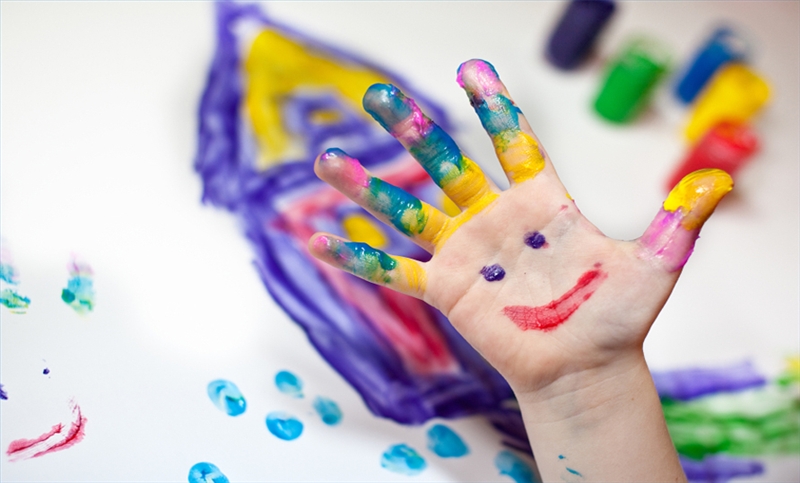 mano pintada niño
