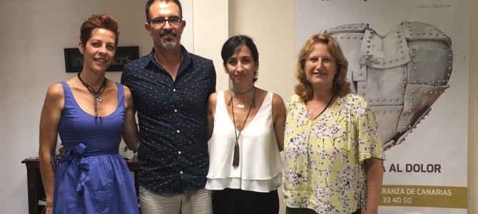 Olga del Pino, Responsable de Acción Social en Canarias de Caixabank visita la sede de Teléfono de la Esperanza en Las Palmas de G.C.