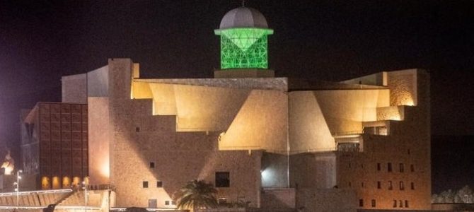 El Faro del Auditorio Alfredo Kraüs se ilumina de verde para celebrar el 25 aniversario de Teléfono de la Esperanza en Canarias